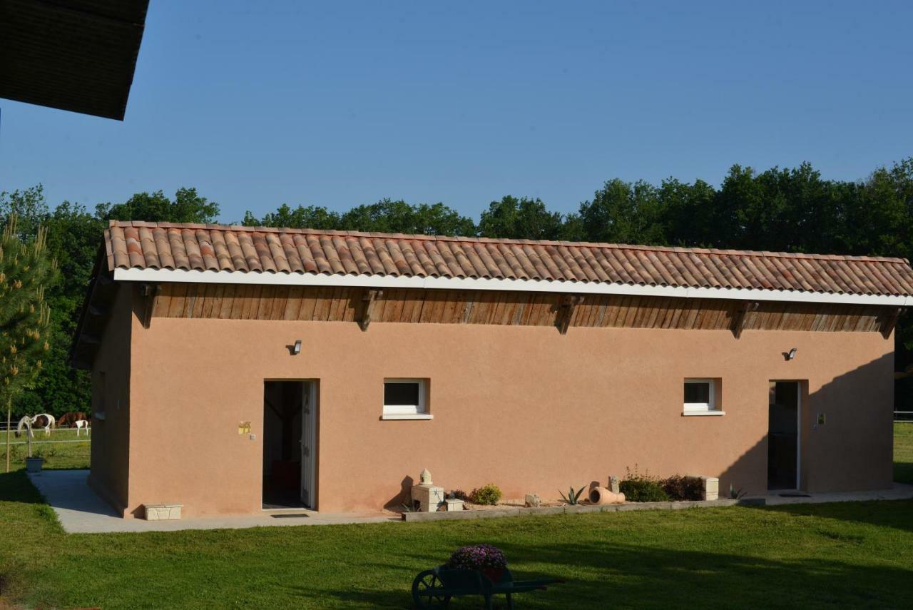 Capdrot Gite Equestre Domaine Des Crins - Biron المظهر الخارجي الصورة